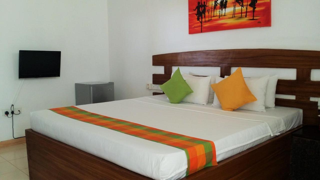 Maple Leaf Hotel Negombo Eksteriør bilde