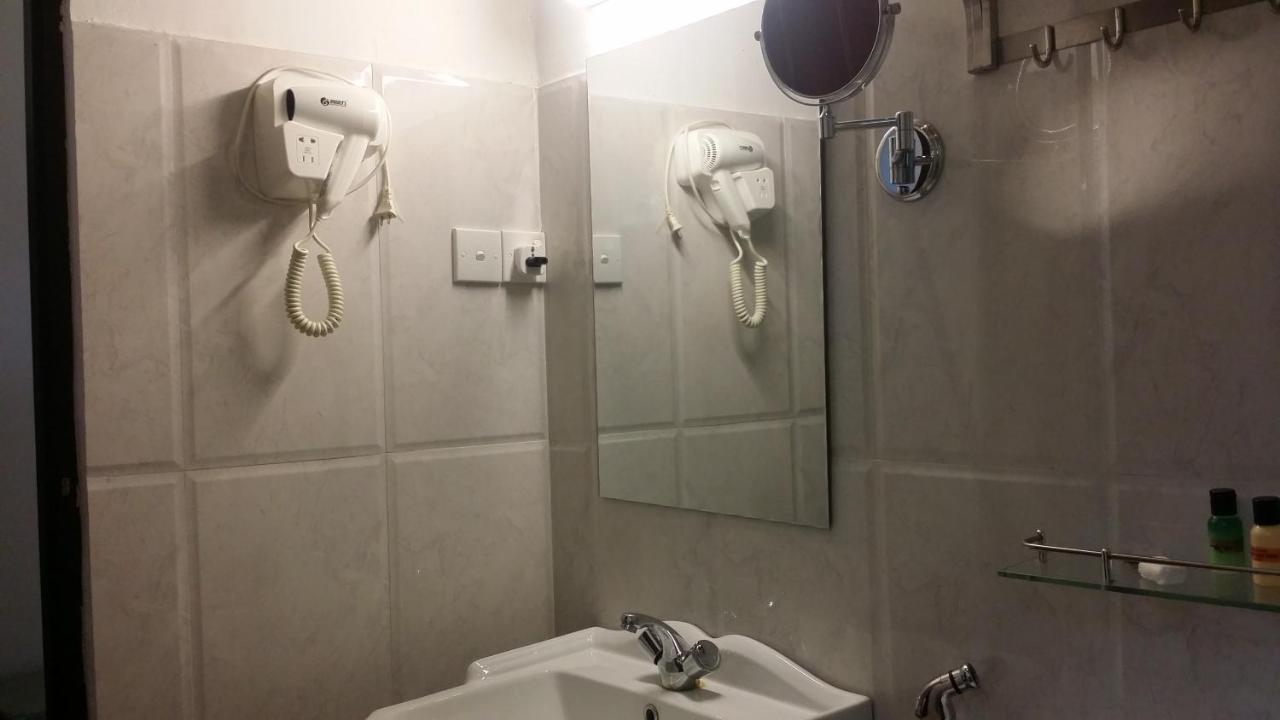 Maple Leaf Hotel Negombo Eksteriør bilde