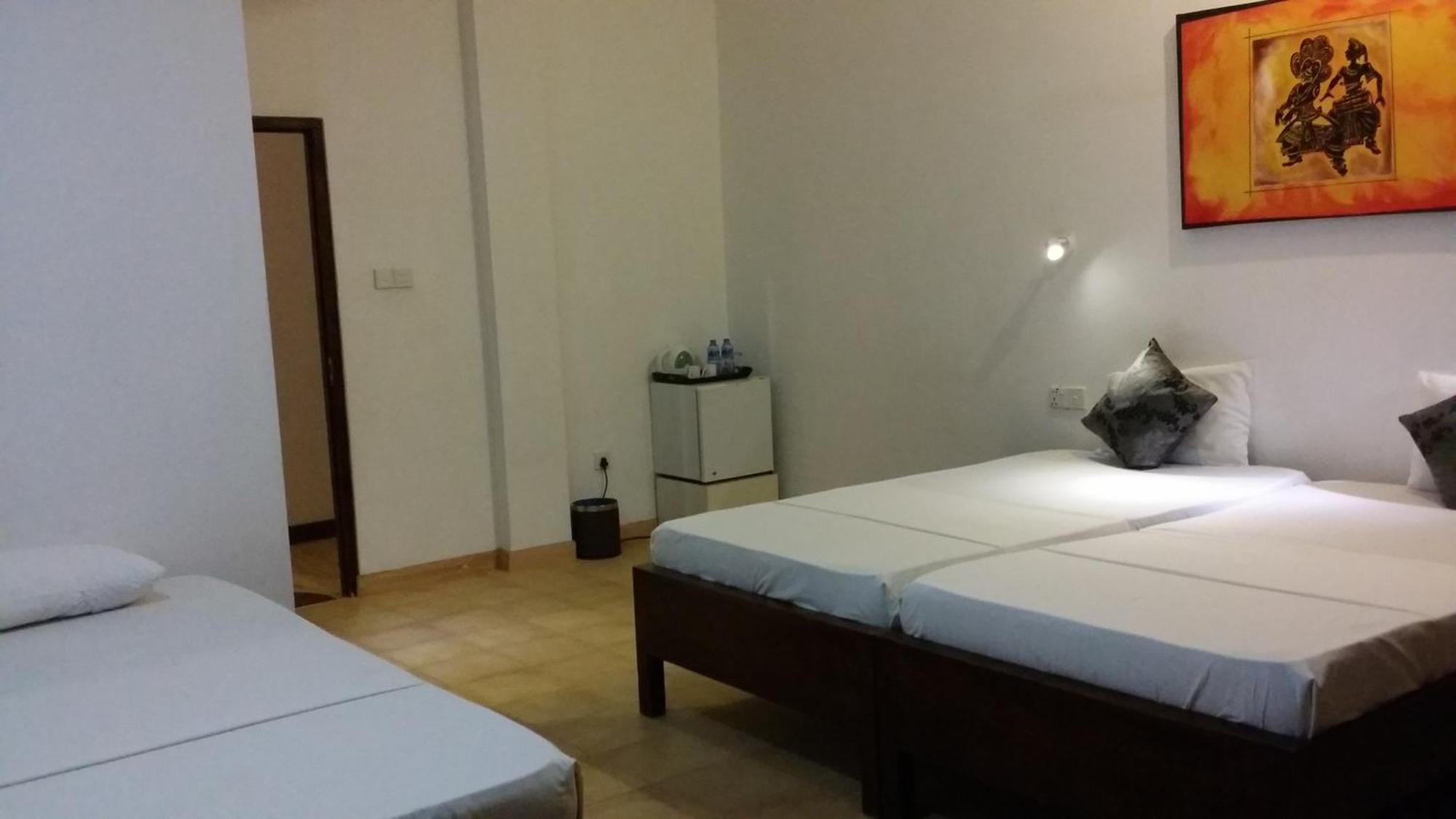 Maple Leaf Hotel Negombo Eksteriør bilde